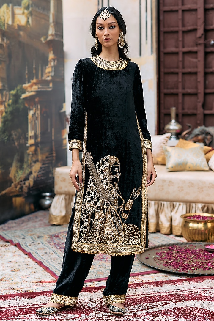 Black Velvet Embroidered Kurta Set by ITRH at Pernia's Pop Up Shop