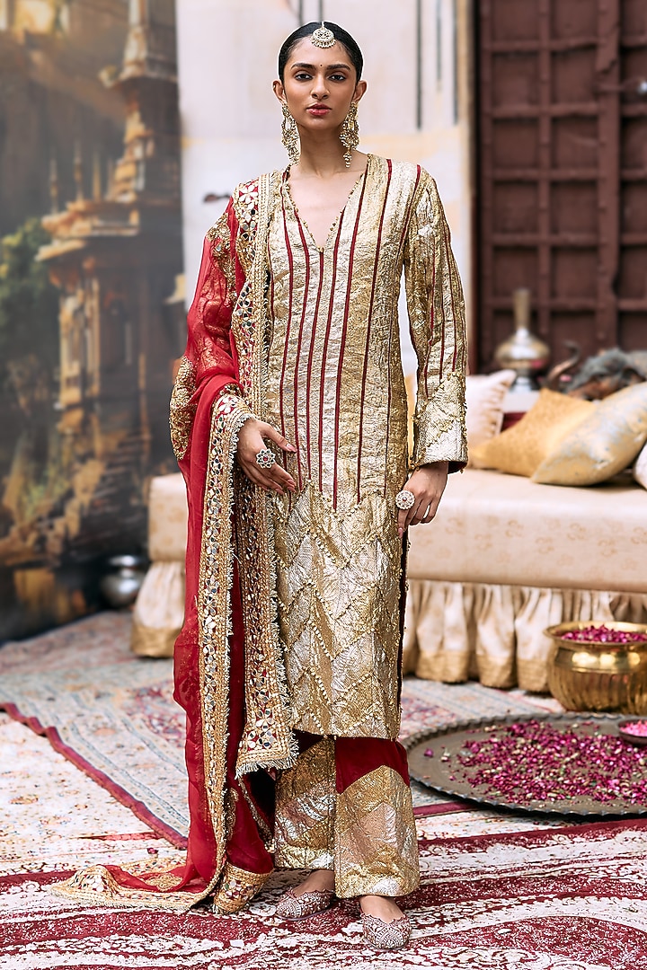 Red Gota & Crepe Kurta Set by ITRH at Pernia's Pop Up Shop