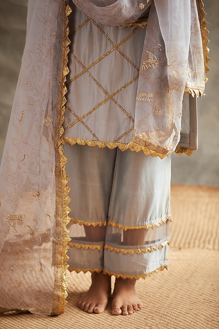 Grey Embroidered Kurta Set by ITRH at Pernia's Pop Up Shop