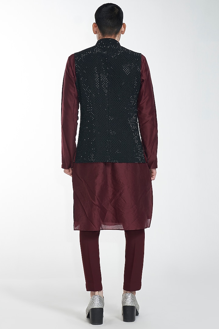Dark Maroon Chanderi Kurta Set With Bundi Jacket by ITRH Men at Pernia's Pop Up Shop