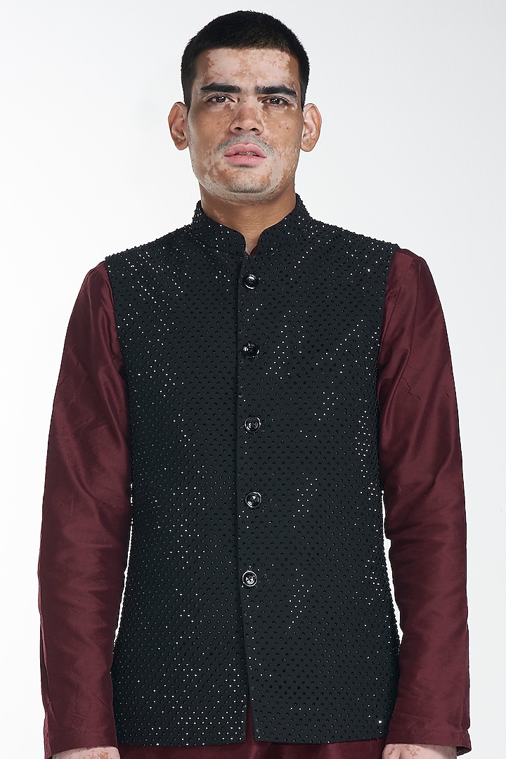 Dark Maroon Chanderi Kurta Set With Bundi Jacket by ITRH Men at Pernia's Pop Up Shop