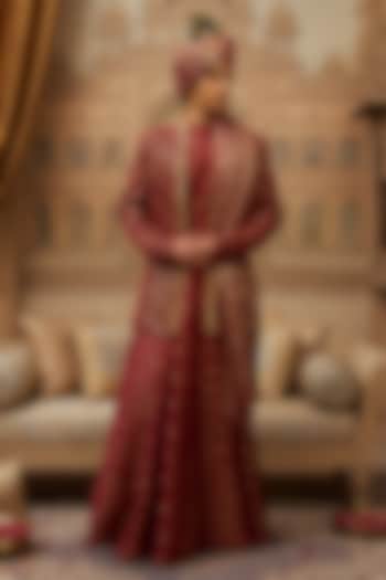 Maroon & Gold Chanderi Brocade Embroidered Groom Sherwani Set by ITRH Men at Pernia's Pop Up Shop