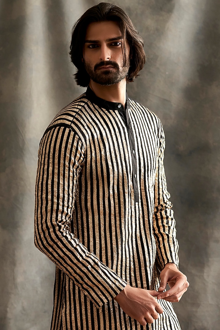 Black Lampi Striped Kurta Set by ITRH Men at Pernia's Pop Up Shop