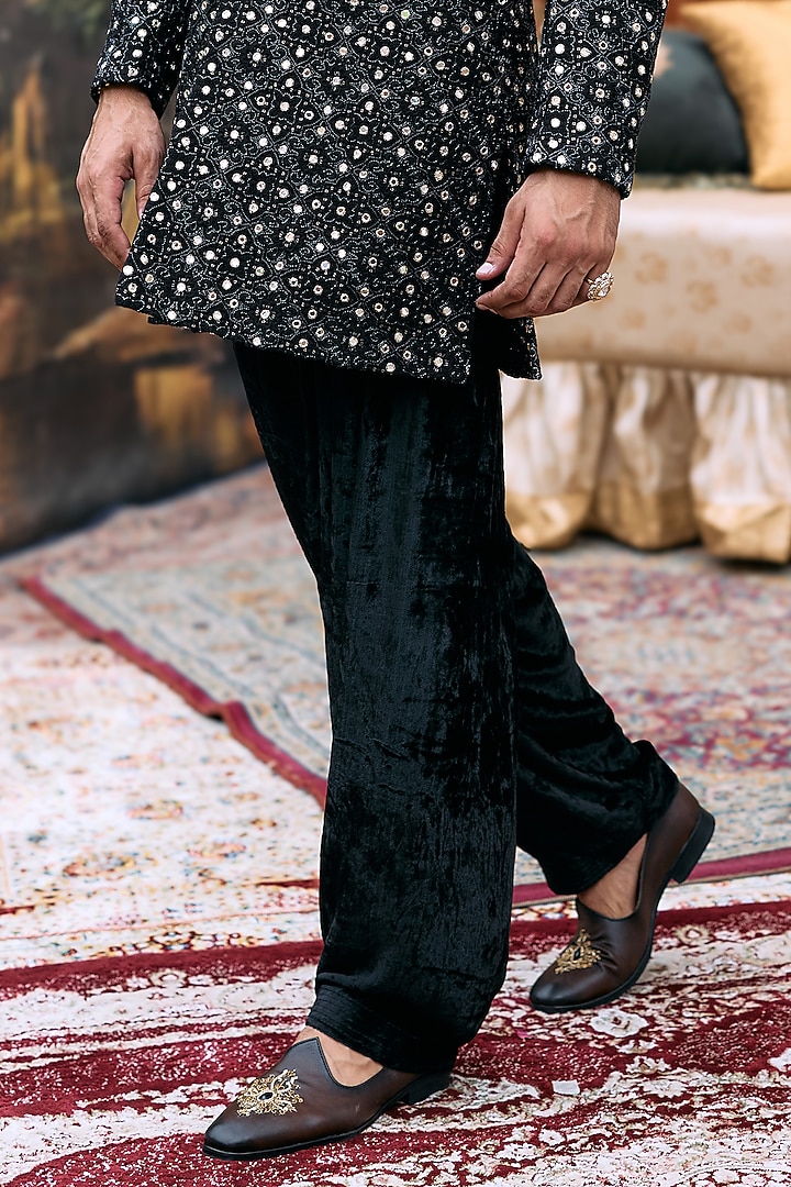 Black Chikankari & Chanderi Brocade Embroidered Kurta Set by ITRH Men at Pernia's Pop Up Shop