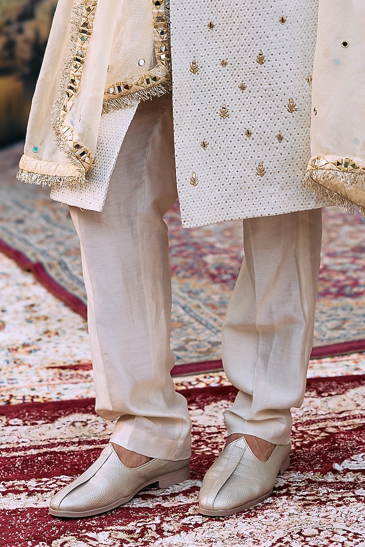 Ivory Georgette & Chanderi Brocade Embroidered Groom Sherwani Set by ITRH Men at Pernia's Pop Up Shop