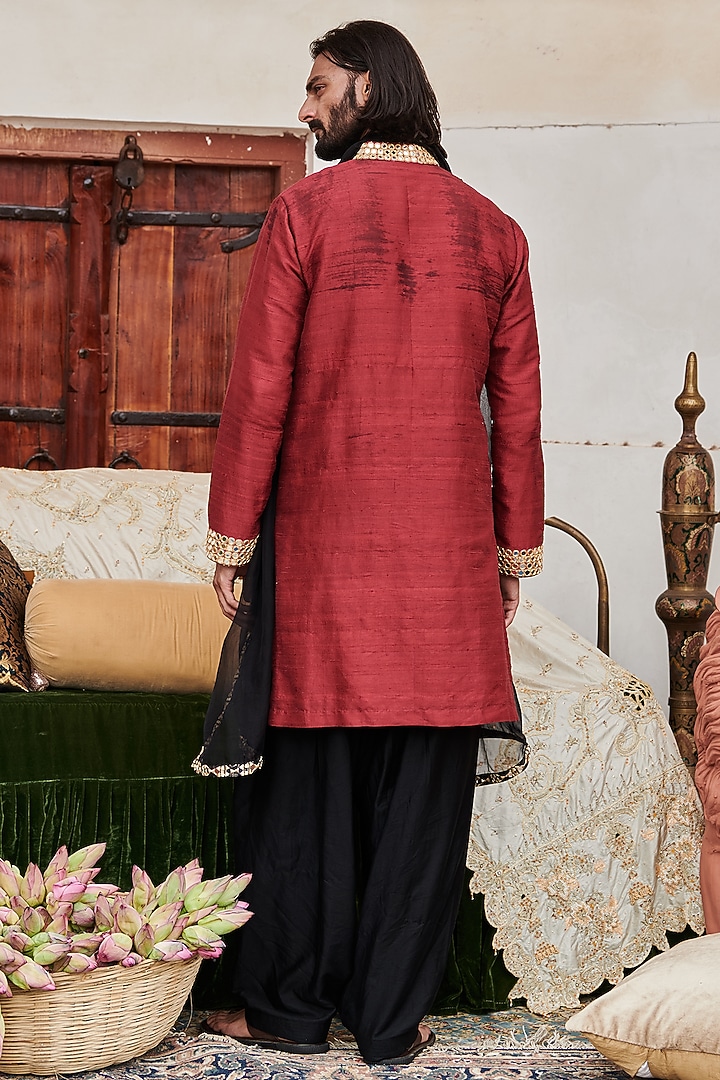Red Raw Silk Mirror Work Kurta Set by ITRH Men at Pernia's Pop Up Shop