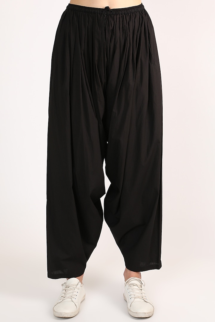 Black Cotton Draped Pant Set by ITUVANA at Pernia's Pop Up Shop