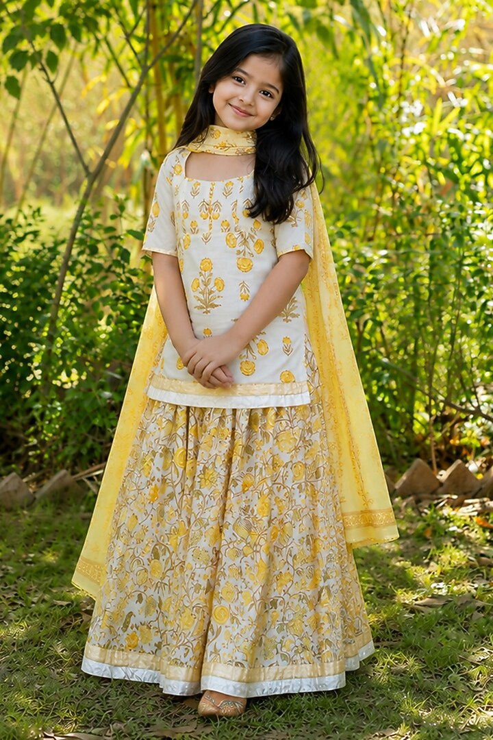 Yellow Cotton Printed Skirt Set For Girls by House Of Jamoti Kids at Pernia's Pop Up Shop