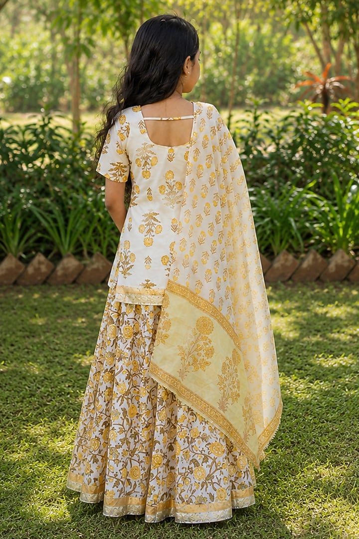 Yellow Cotton Printed Skirt Set For Girls by House Of Jamoti Kids at Pernia's Pop Up Shop