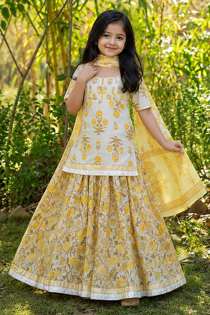 Yellow Cotton Printed Skirt Set For Girls by House Of Jamoti Kids at Pernia's Pop Up Shop
