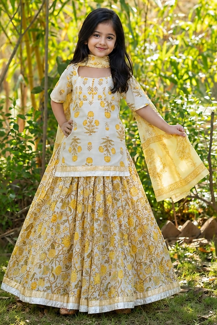 Yellow Cotton Printed Skirt Set For Girls by House Of Jamoti Kids at Pernia's Pop Up Shop