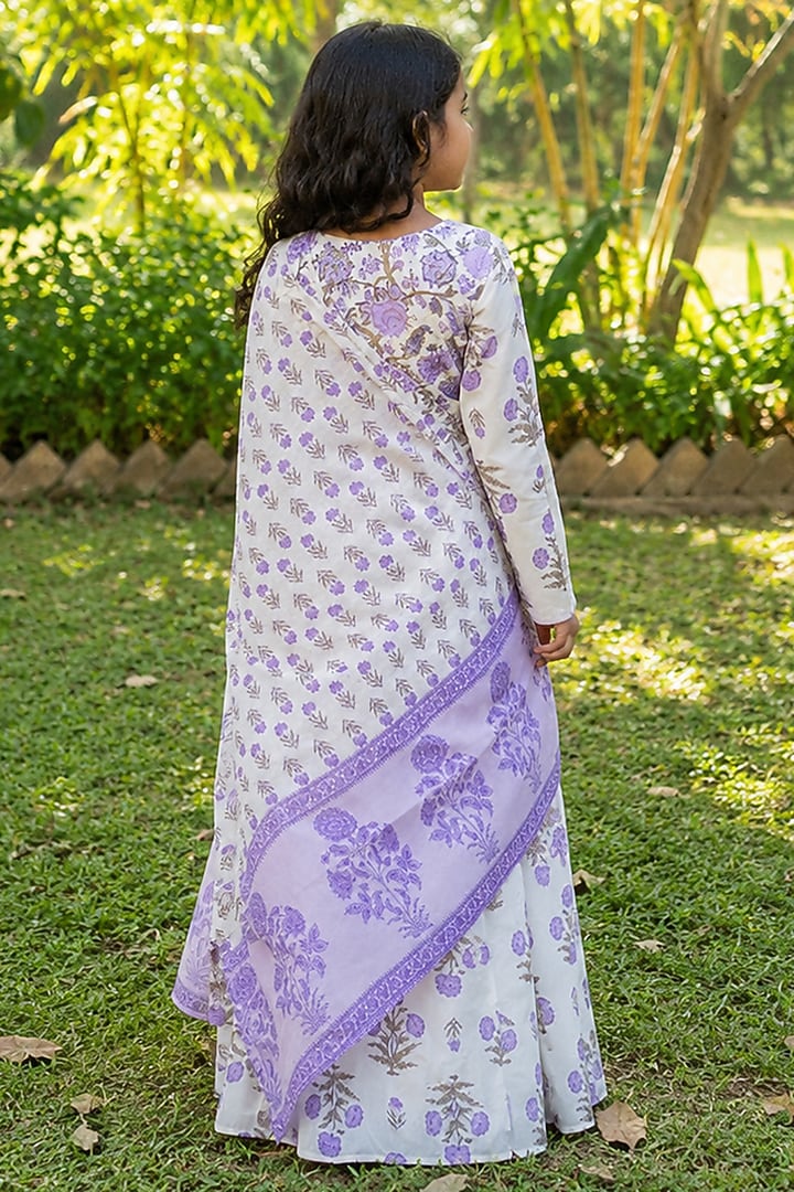 White Cotton Anarkali Set For Girls by House Of Jamoti Kids at Pernia's Pop Up Shop