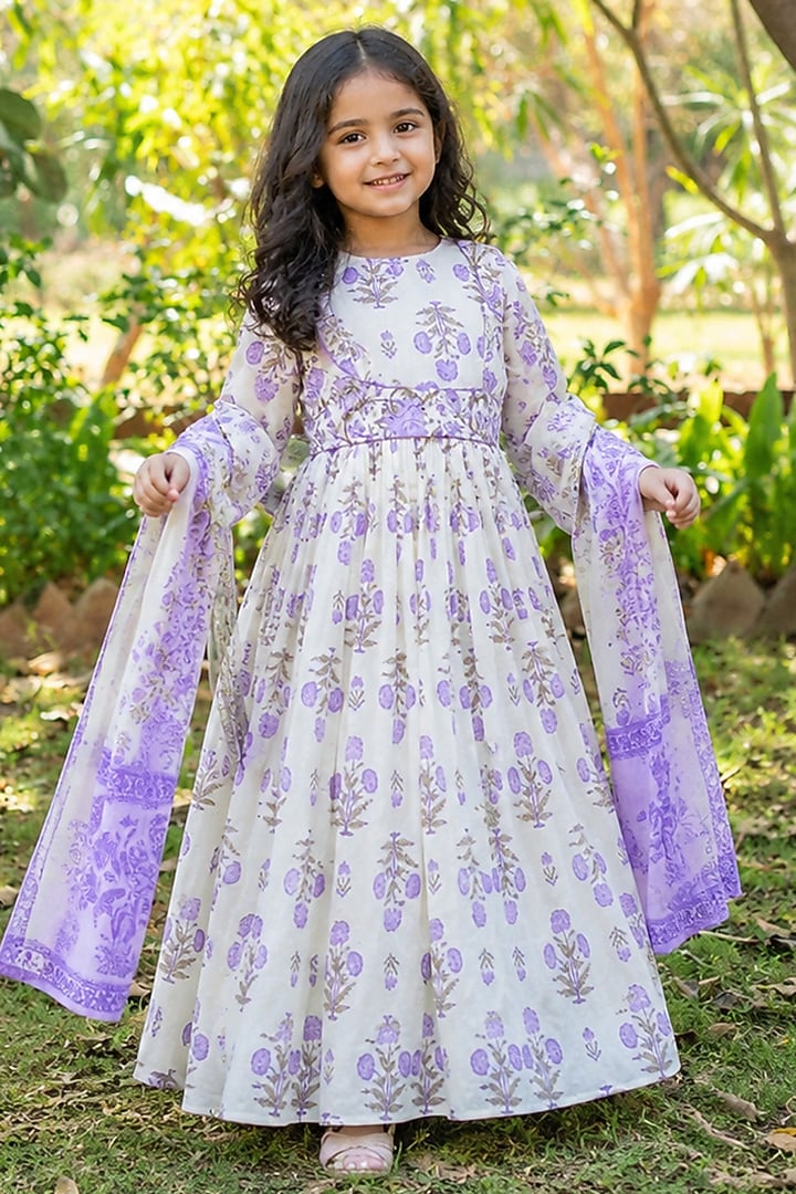 White Cotton Anarkali Set For Girls by House Of Jamoti Kids at Pernia's Pop Up Shop