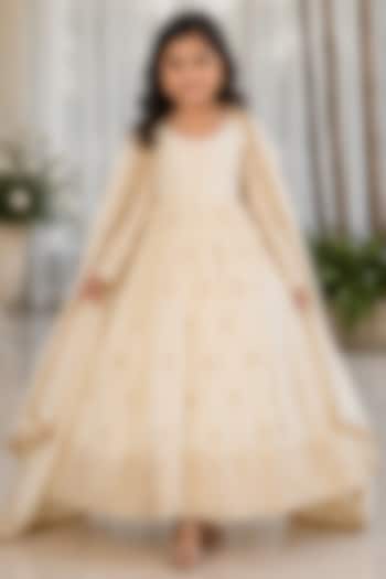 Off-White Tissue Gold Embroidered Anarkali Set For Girls by House Of Jamoti Kids at Pernia's Pop Up Shop