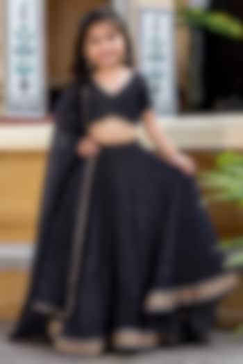 Black Georgette Bandhani Printed Lehenga Set For Girls by House Of Jamoti Kids at Pernia's Pop Up Shop