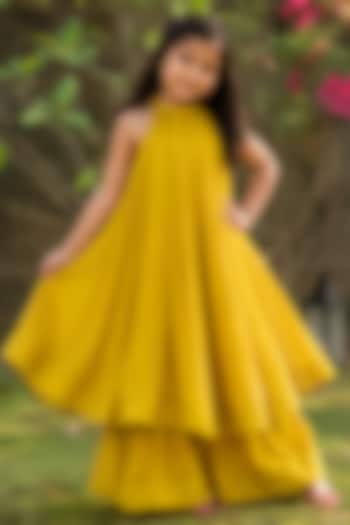 Yellow Mul Chanderi Halter Kurta Set For Girls by House Of Jamoti Kids at Pernia's Pop Up Shop