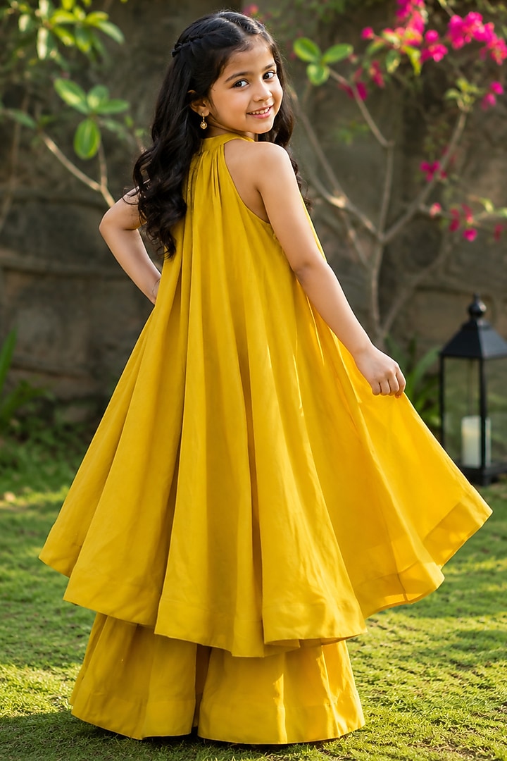 Yellow Mul Chanderi Halter Kurta Set For Girls by House Of Jamoti Kids at Pernia's Pop Up Shop