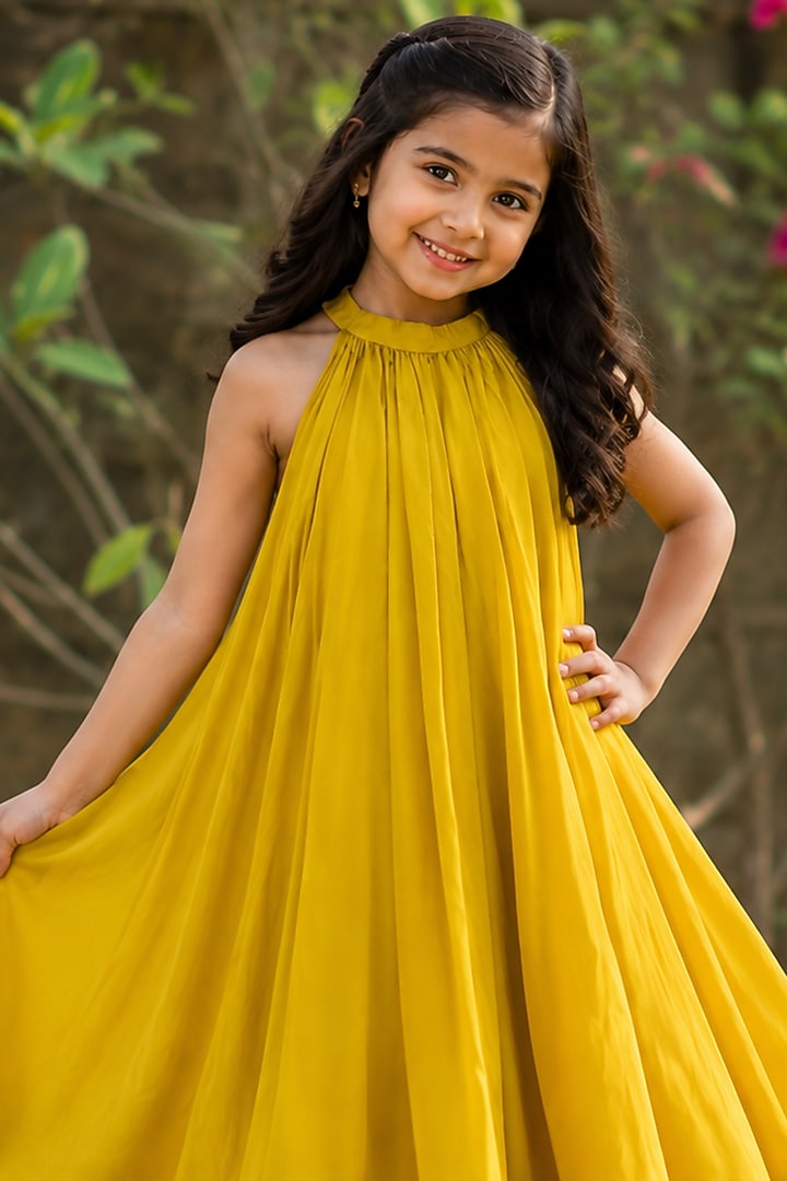 Yellow Mul Chanderi Halter Kurta Set For Girls by House Of Jamoti Kids at Pernia's Pop Up Shop