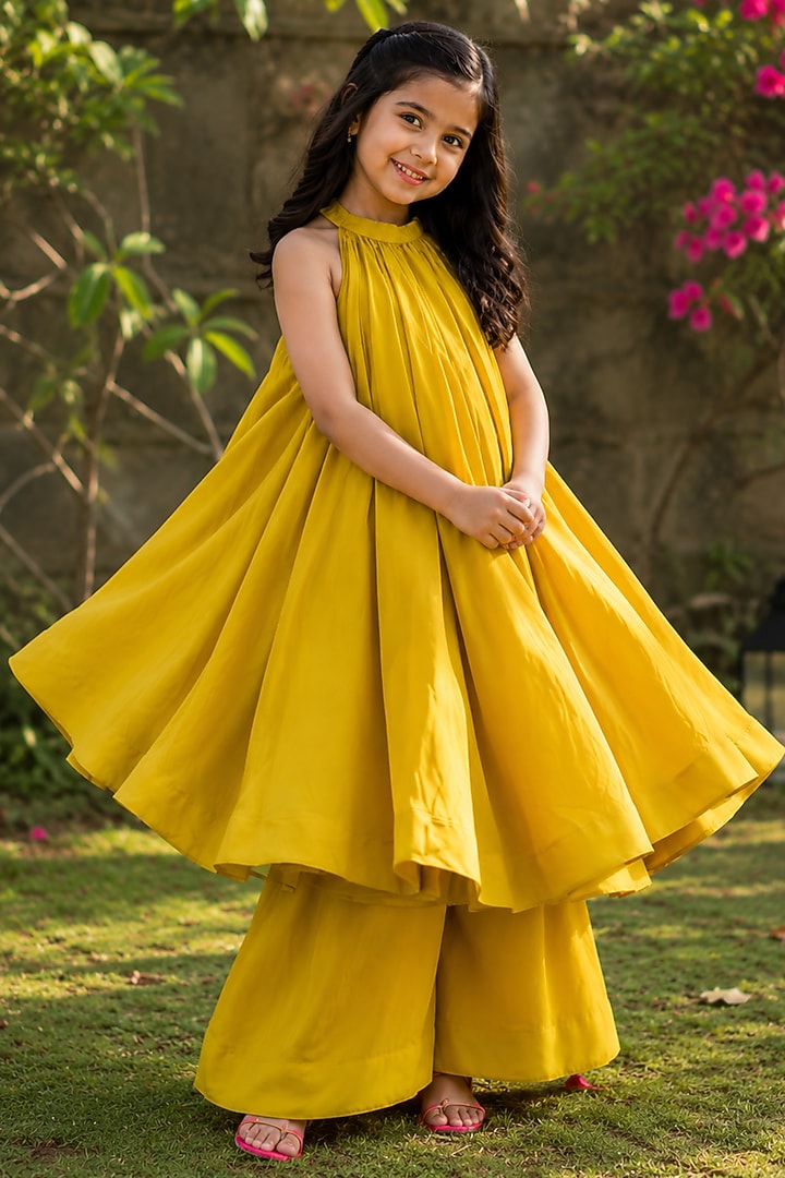 Yellow Mul Chanderi Halter Kurta Set For Girls by House Of Jamoti Kids at Pernia's Pop Up Shop
