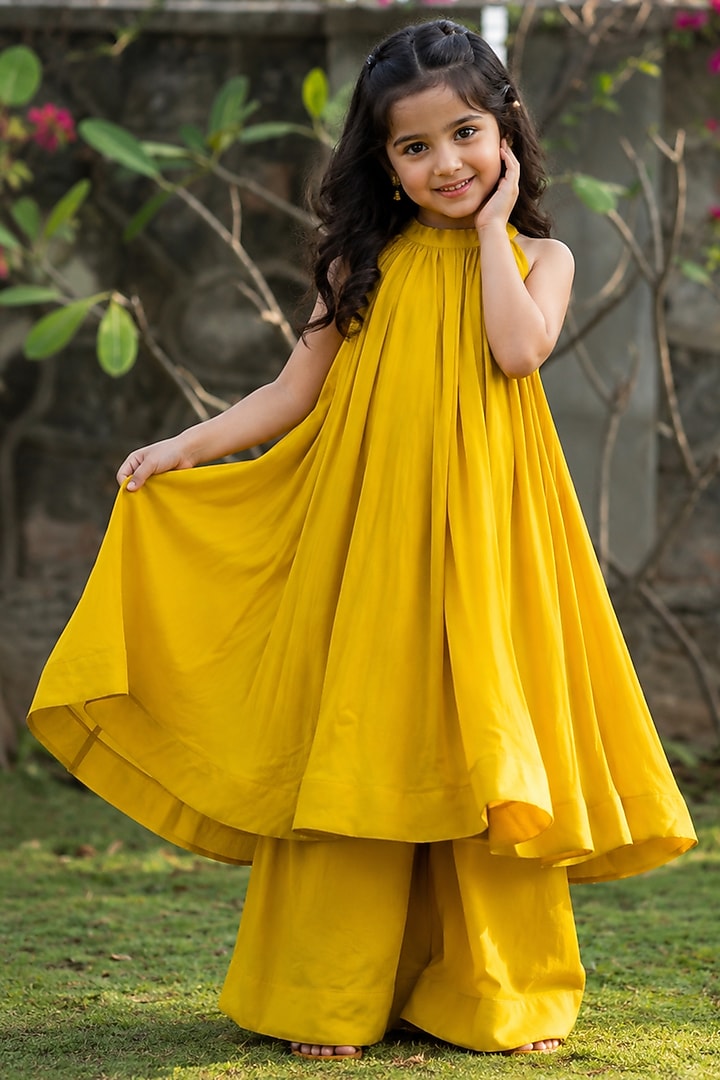 Yellow Mul Chanderi Halter Kurta Set For Girls by House Of Jamoti Kids at Pernia's Pop Up Shop