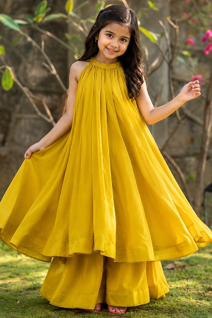 Yellow Mul Chanderi Halter Kurta Set For Girls by House Of Jamoti Kids at Pernia's Pop Up Shop