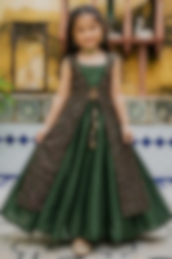 Green Upada Silk Organza Skirt Set For Girls by House Of Jamoti Kids at Pernia's Pop Up Shop