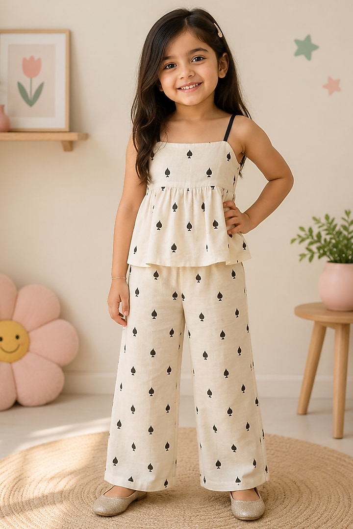 Off-White Cotton Heart Embroidered Co-Ord Set For Girls by House Of Jamoti Kids at Pernia's Pop Up Shop
