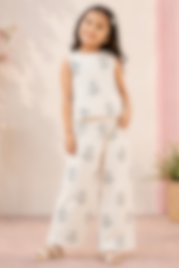 Off-White Cotton Machine Embroidered Co-Ord Set For Girls by House Of Jamoti Kids at Pernia's Pop Up Shop