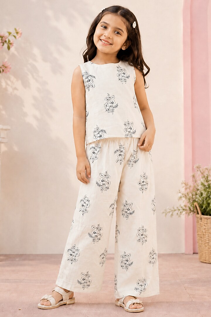 Off-White Cotton Machine Embroidered Co-Ord Set For Girls by House Of Jamoti Kids at Pernia's Pop Up Shop