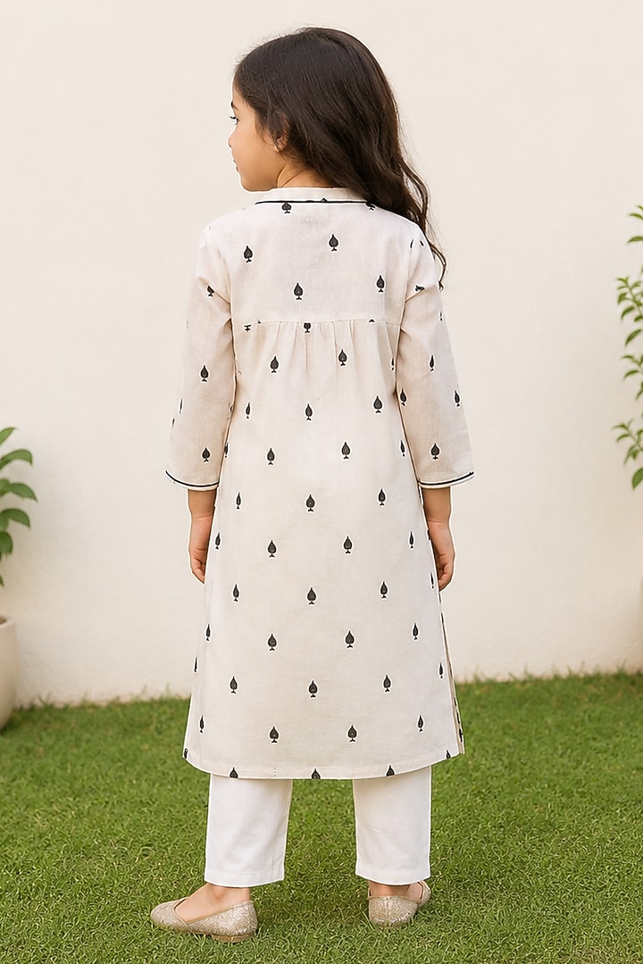 White Kora Cotton Embroidered Co-Ord Set For Girls by House Of Jamoti Kids at Pernia's Pop Up Shop