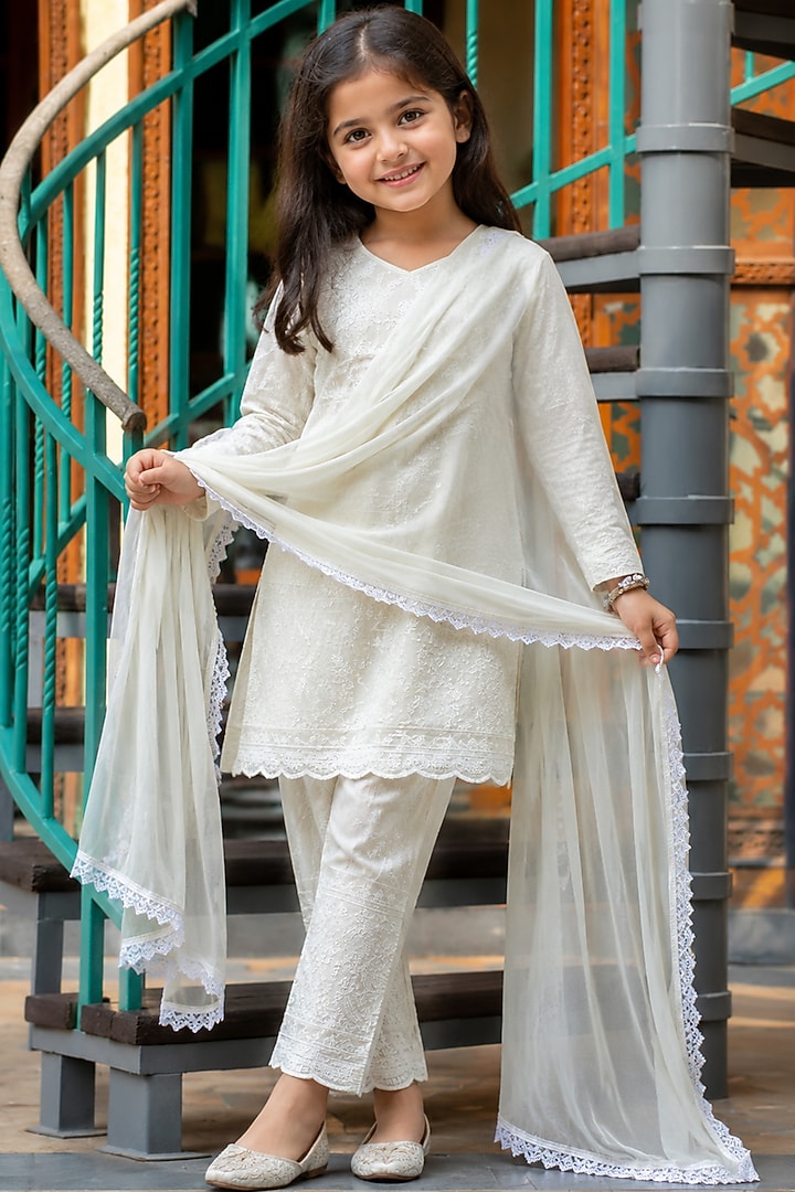 Off-White Cotton Chikankari Kurta Set For Girls by House Of Jamoti Kids at Pernia's Pop Up Shop
