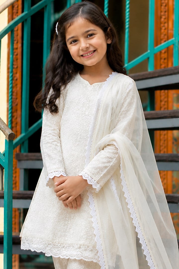 Off-White Cotton Chikankari Kurta Set For Girls by House Of Jamoti Kids at Pernia's Pop Up Shop
