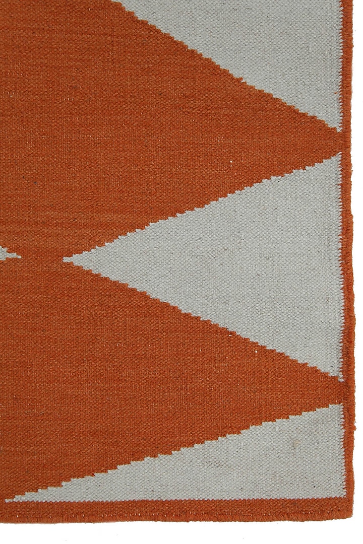 White Geometric Pattern Rug by Jaipur Rugs at Pernia's Pop Up Shop