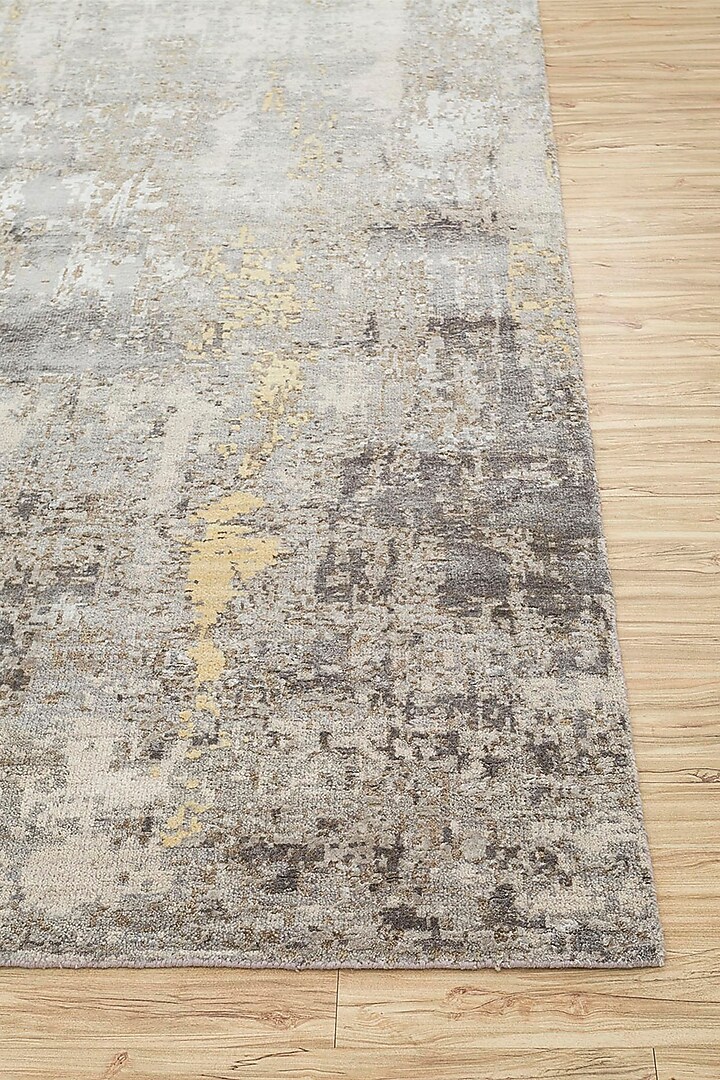 Antique White Wool Hand Knotted Rug by Jaipur Rugs at Pernia's Pop Up Shop