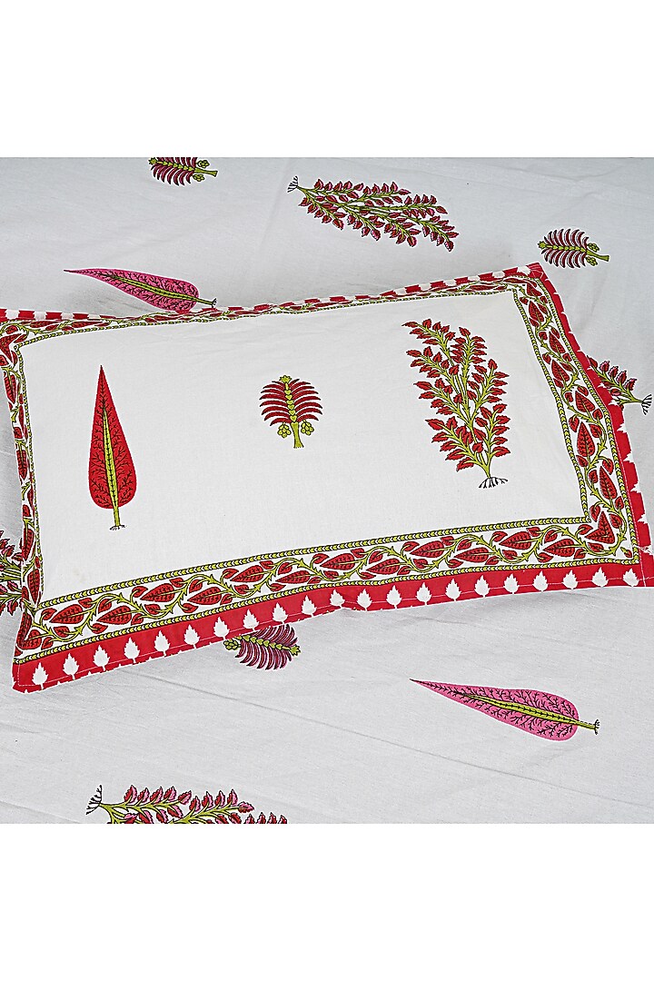 White & Red Cotton Printed Double Bedsheet Set by Jaipur Gate at Pernia's Pop Up Shop