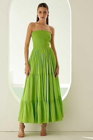 lime green maxi dress Fit Model is 58 and wears UK size 8 / US size 4 Product Information Designed exclusively by Club L London Double layered / good stretch Premium jersey in Lime Green (95% Polyester Lime Green Braid Strap Maxi
