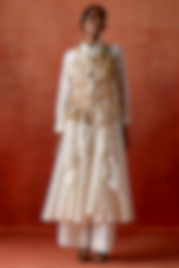 Ivory Silk Chanderi 3D Floral Work Jacket Set by Jajaabor at Pernia's Pop Up Shop