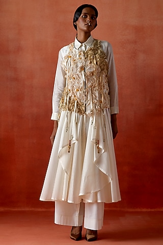 Ivory Silk Chanderi 3D Floral Work Jacket Set by Jajaabor