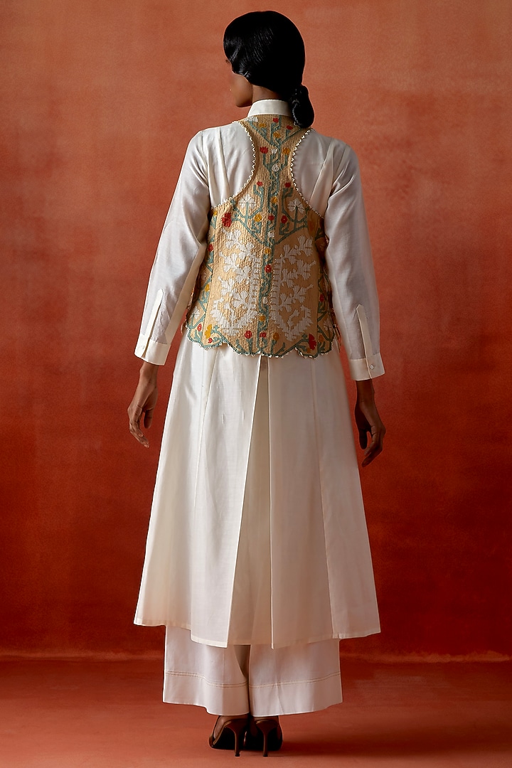 Ivory Silk Chanderi 3D Floral Work Jacket Set by Jajaabor at Pernia's Pop Up Shop