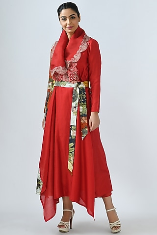 Red Angrakha Kurta Set With Printed Belt by Jajaabor