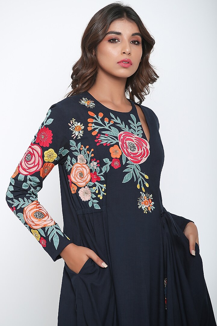 Black Kurta With Pants by Jajaabor at Pernia's Pop Up Shop