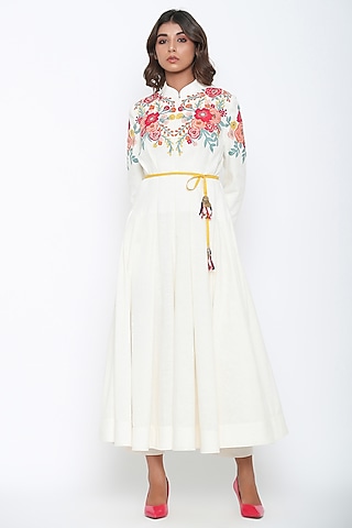 Ivory Pleated Kurta With Pants & Belt by Jajaabor