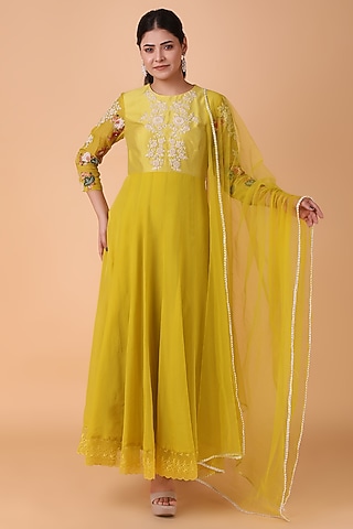 Yellow Organza & Dupion Silk Pearl Embellished Anarkali Set by Nidhi Kejriwal
