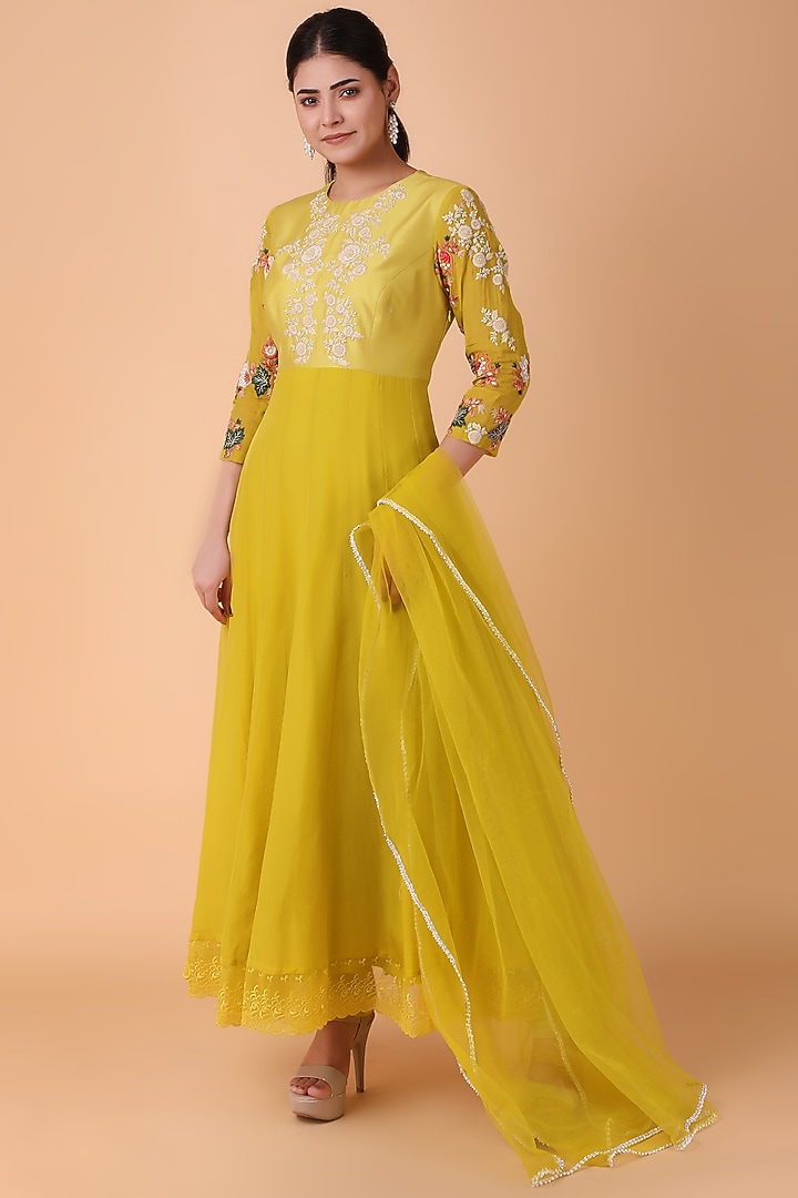 Yellow Organza & Dupion Silk Pearl Embellished Party Wear Anarkali Set by Nidhi Kejriwal at Pernia's Pop Up Shop