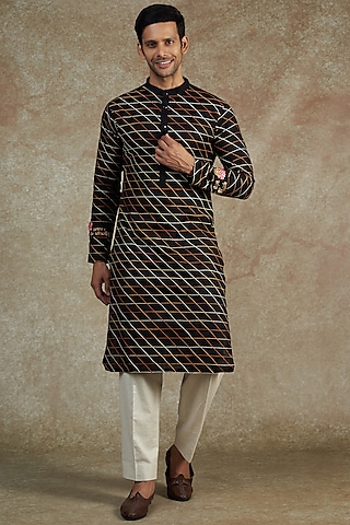 Black Khadi Hand Painted & Embroidered Kurta Set by JAMA ART OF DRESSING