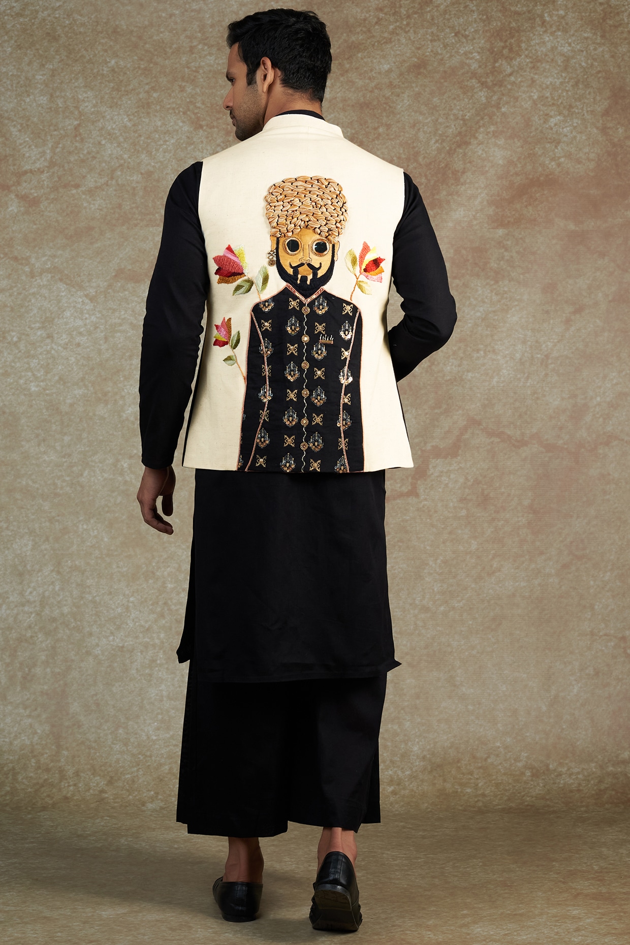 Buy Black & White 2-Piece Ethnic Suit for Men by KISAH Online | Ajio.com