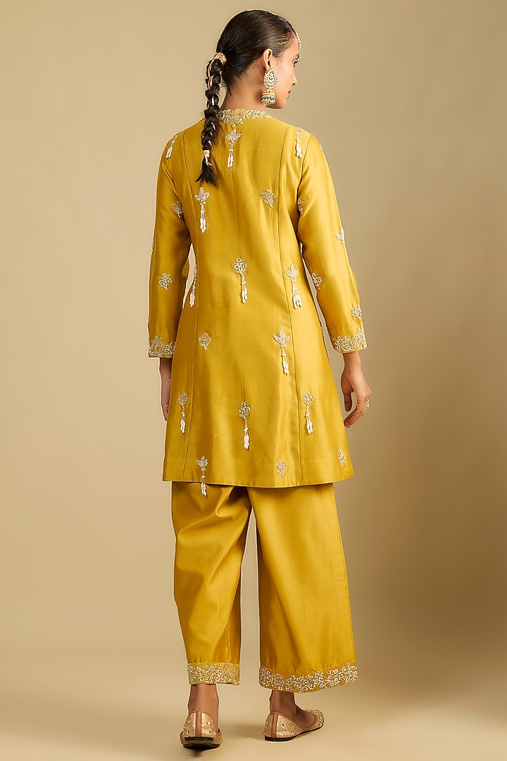 Mustard Chanderi Silk Thread Work Tunic Set by Jaya Rathore at Pernia's Pop Up Shop