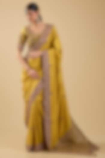 Mustard Silk Tikki Embroidered Reception Saree Set by Jaya Rathore at Pernia's Pop Up Shop