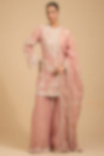 Pink Shimmer Tissue Thread Work Kurta Set by Jaya Rathore at Pernia's Pop Up Shop