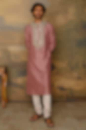 Peach Silk Zardosi Embroidered Kurta Set by JAYANTI REDDY MEN